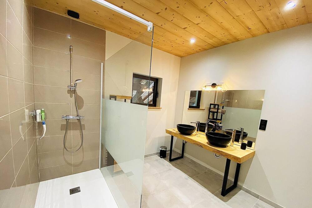 Photo of Bathroom in Cuttura