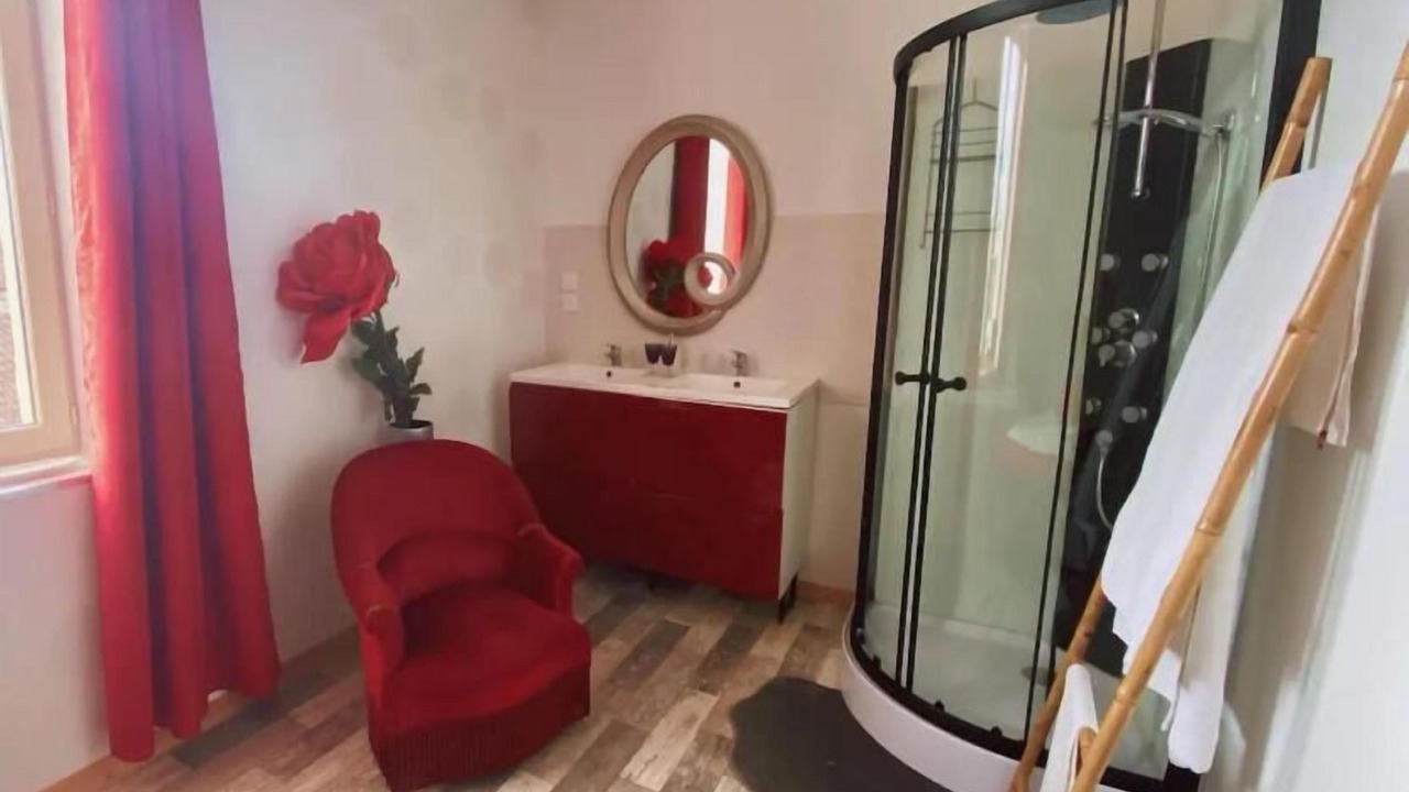 Photo of Bathroom in Gueugnon
