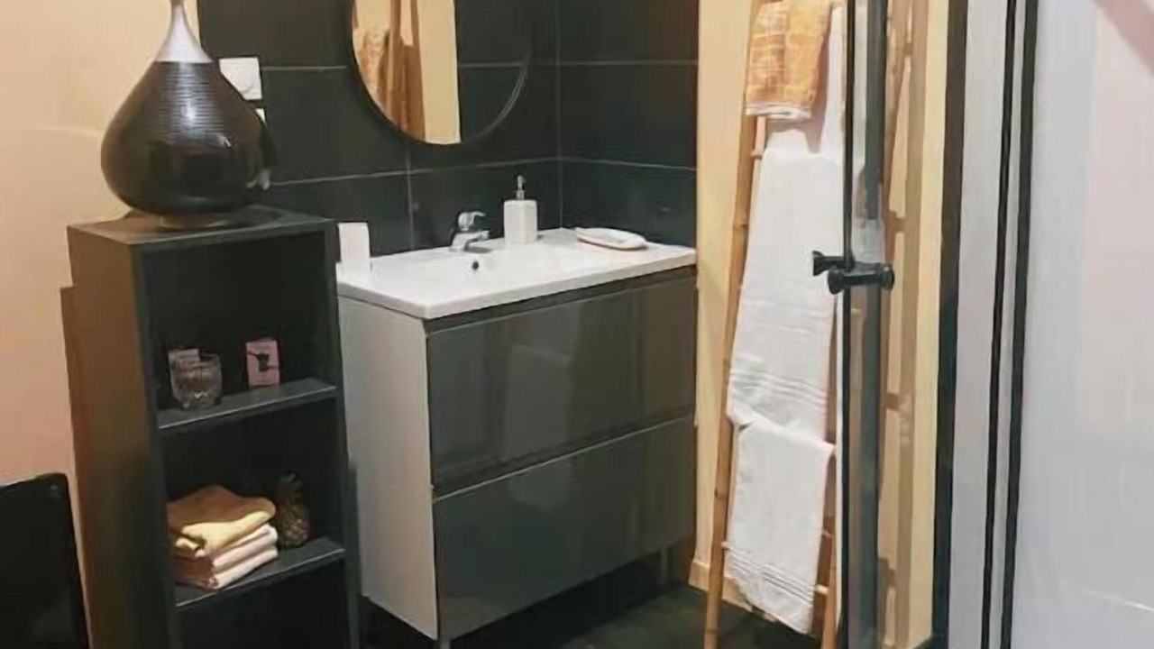 Photo of Bathroom in Gueugnon