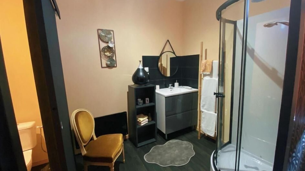 Photo of Bathroom in Gueugnon