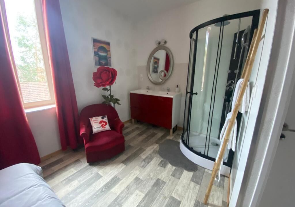 Photo of Bathroom in Gueugnon