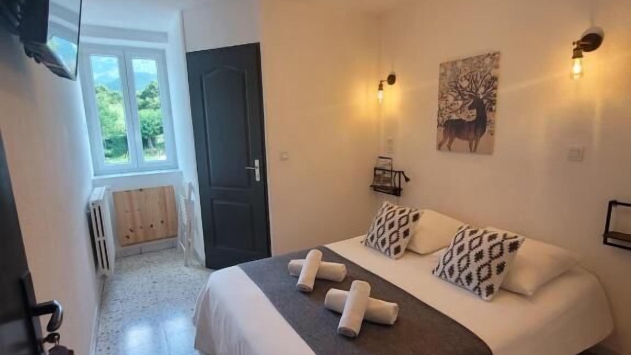 Photo of Bedroom in Les Omergues