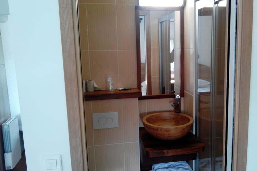 Photo of Bathroom in Fleury-Merogis
