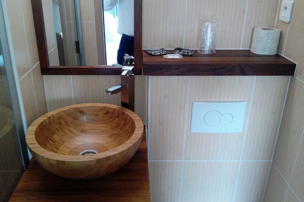 Photo of Bathroom in Fleury-Merogis