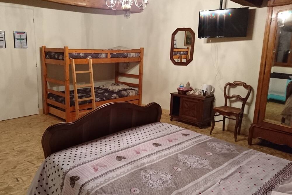 Photo of Bedroom in Curciat-Dongalon
