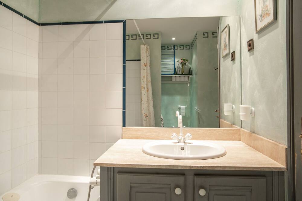 Photo of Bathroom in Montbrun-les-Bains