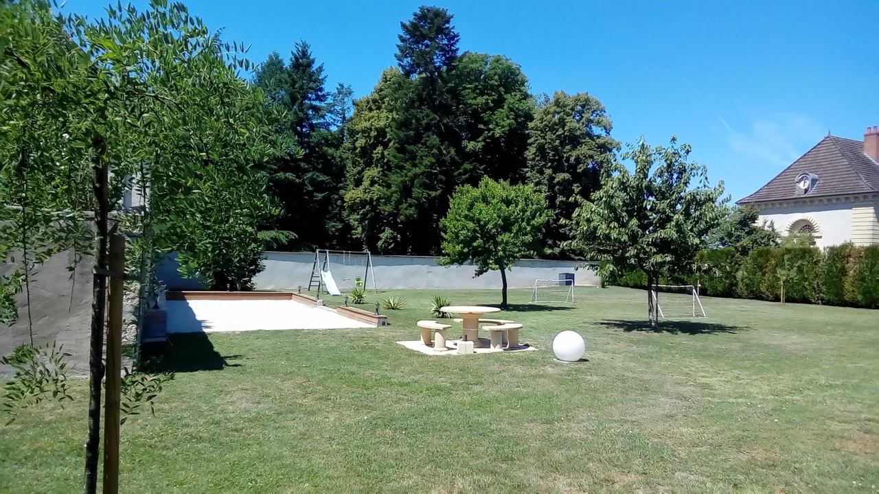 Photo of Outdoor in Beaujeu-Saint-Vallier-Pierrejux-et-Quitteur