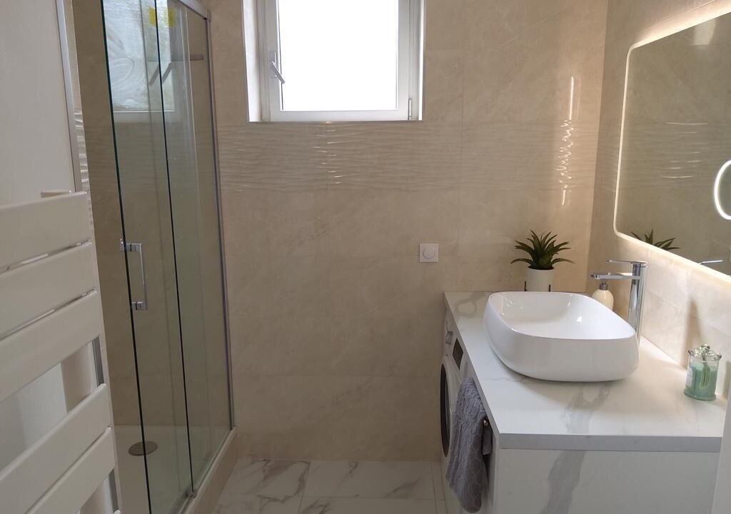 Photo of Bathroom in Antony