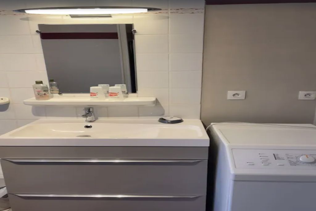 Photo of Bathroom in Druyes-les-Belles-Fontaines