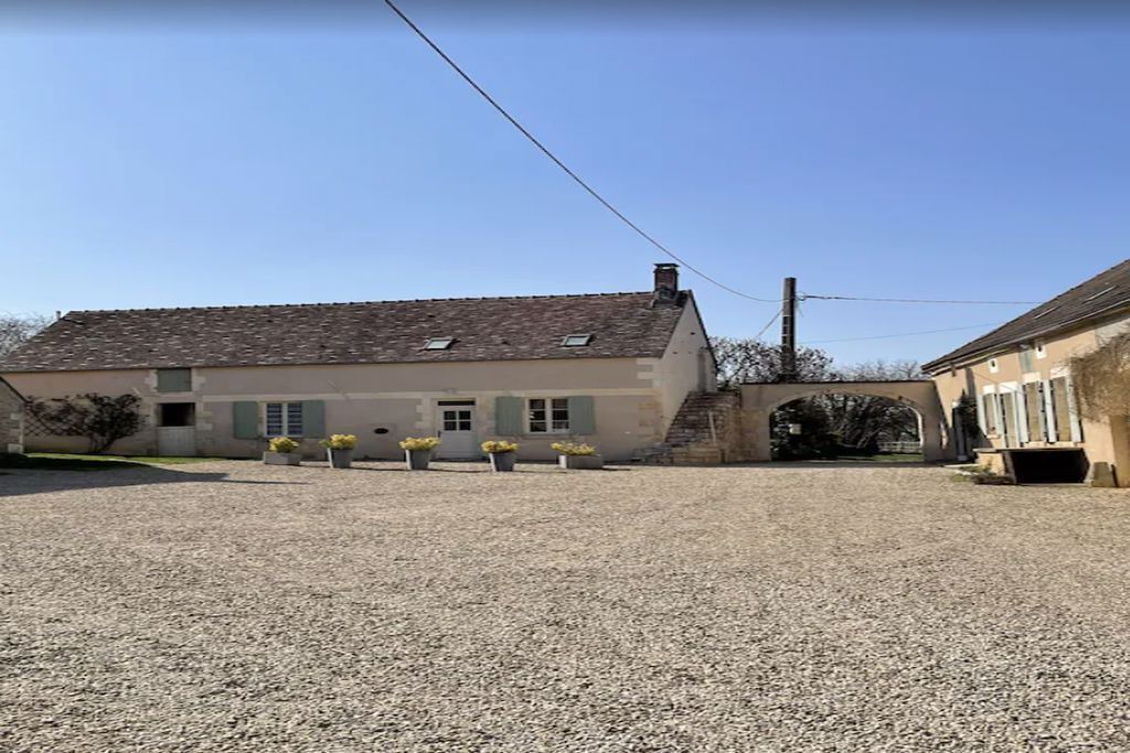 Photo of Outdoor in Druyes-les-Belles-Fontaines