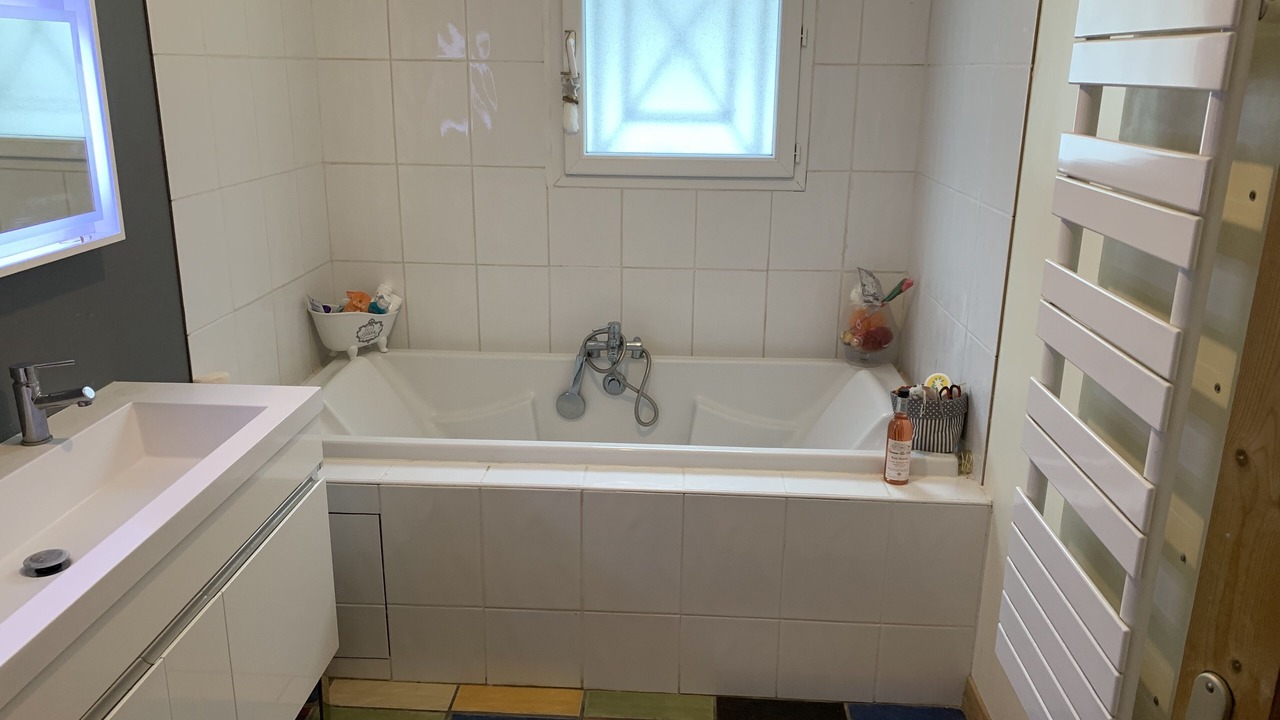 Photo of Bathroom in La Roche-Vineuse