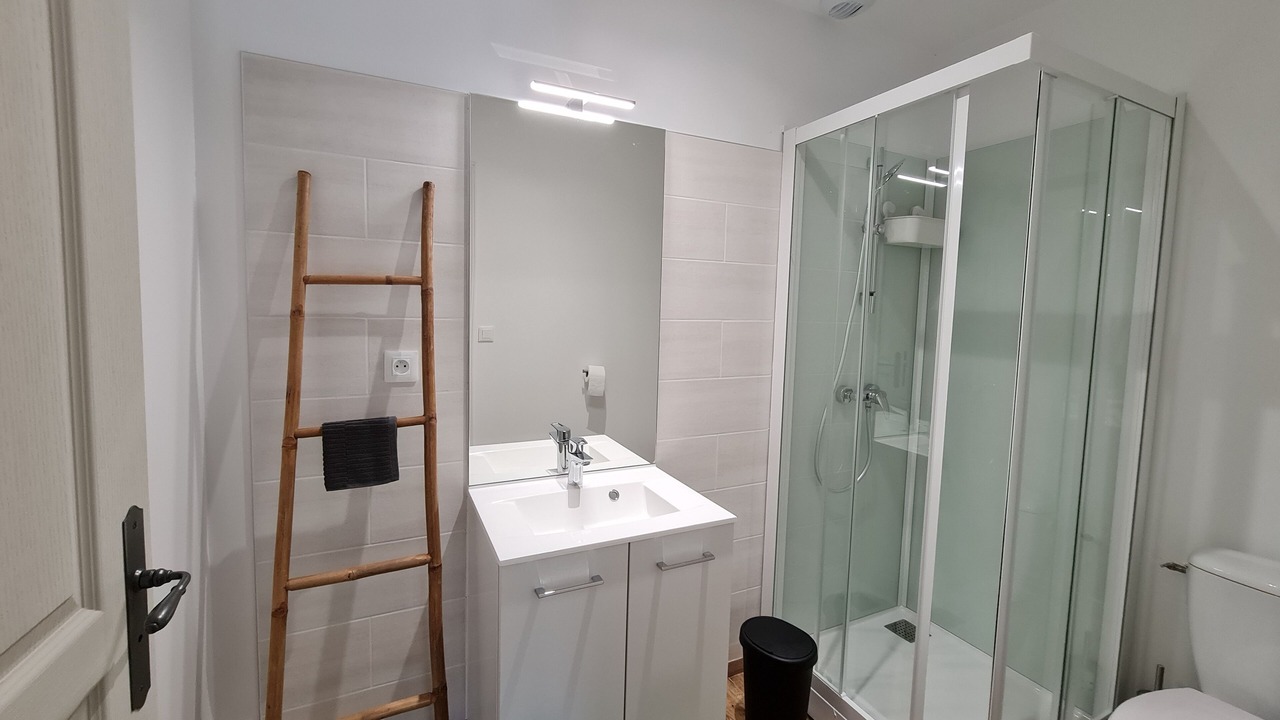 Photo of Bathroom in Pouques-Lormes