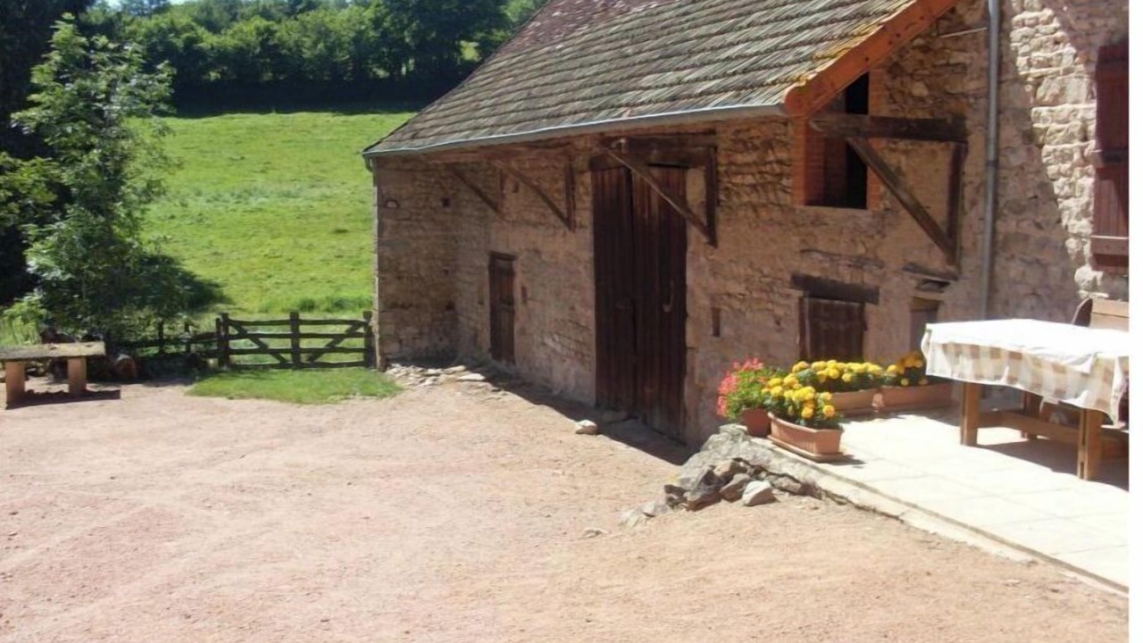 Photo of Outdoor in Curtil-sous-Buffieres
