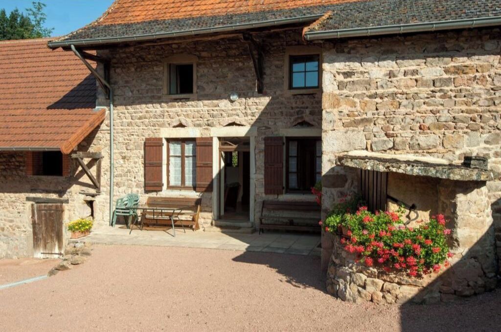 Photo of Outdoor in Curtil-sous-Buffieres
