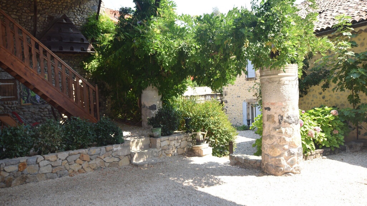 Photo of Patio Balcony in Pont-de-Labeaume