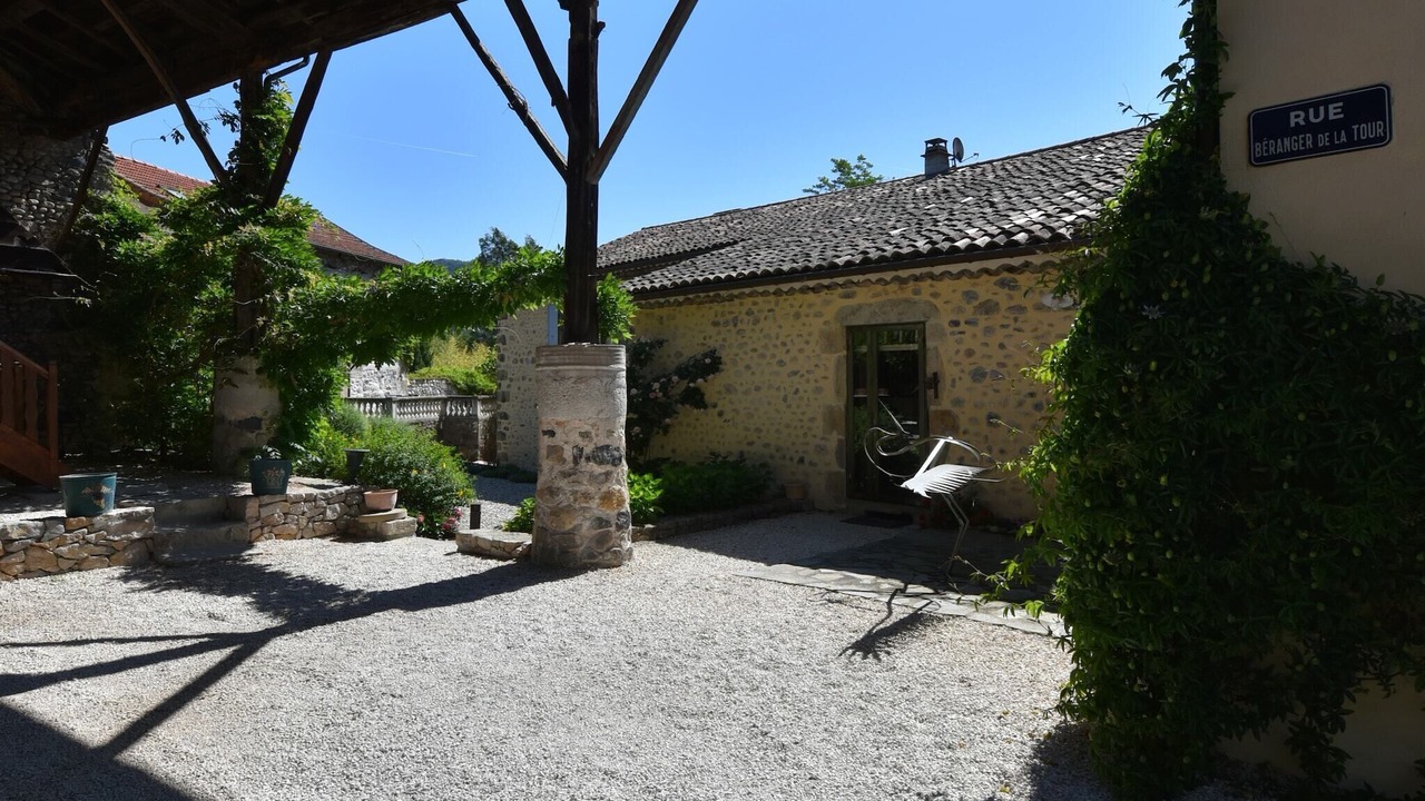 Photo of Patio Balcony in Pont-de-Labeaume