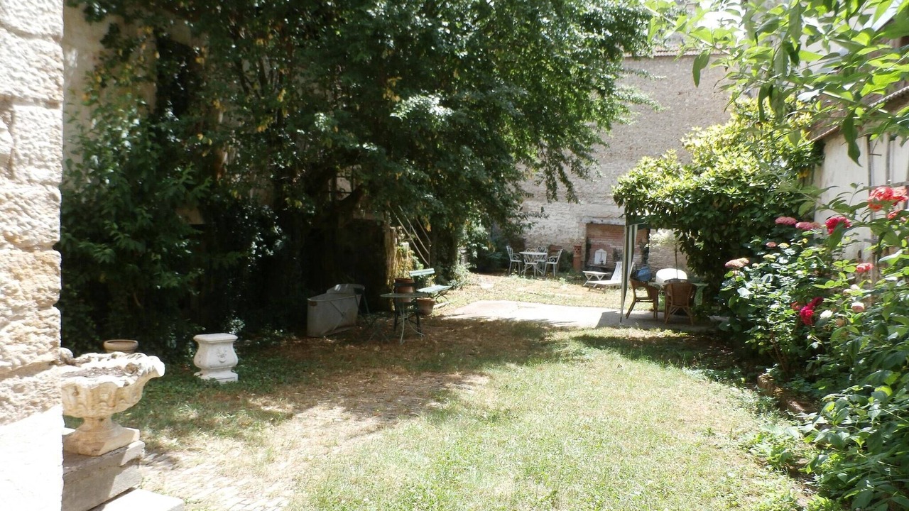 Photo of Outdoor in Gray