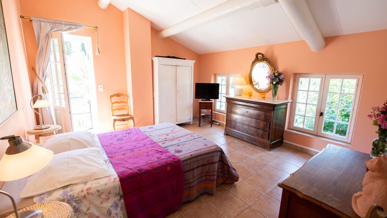 Photo of Bedroom in Valaurie