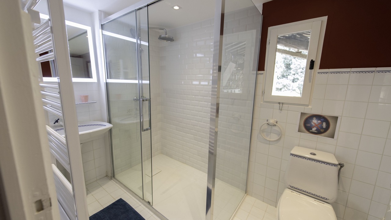 Photo of Bathroom in Valaurie