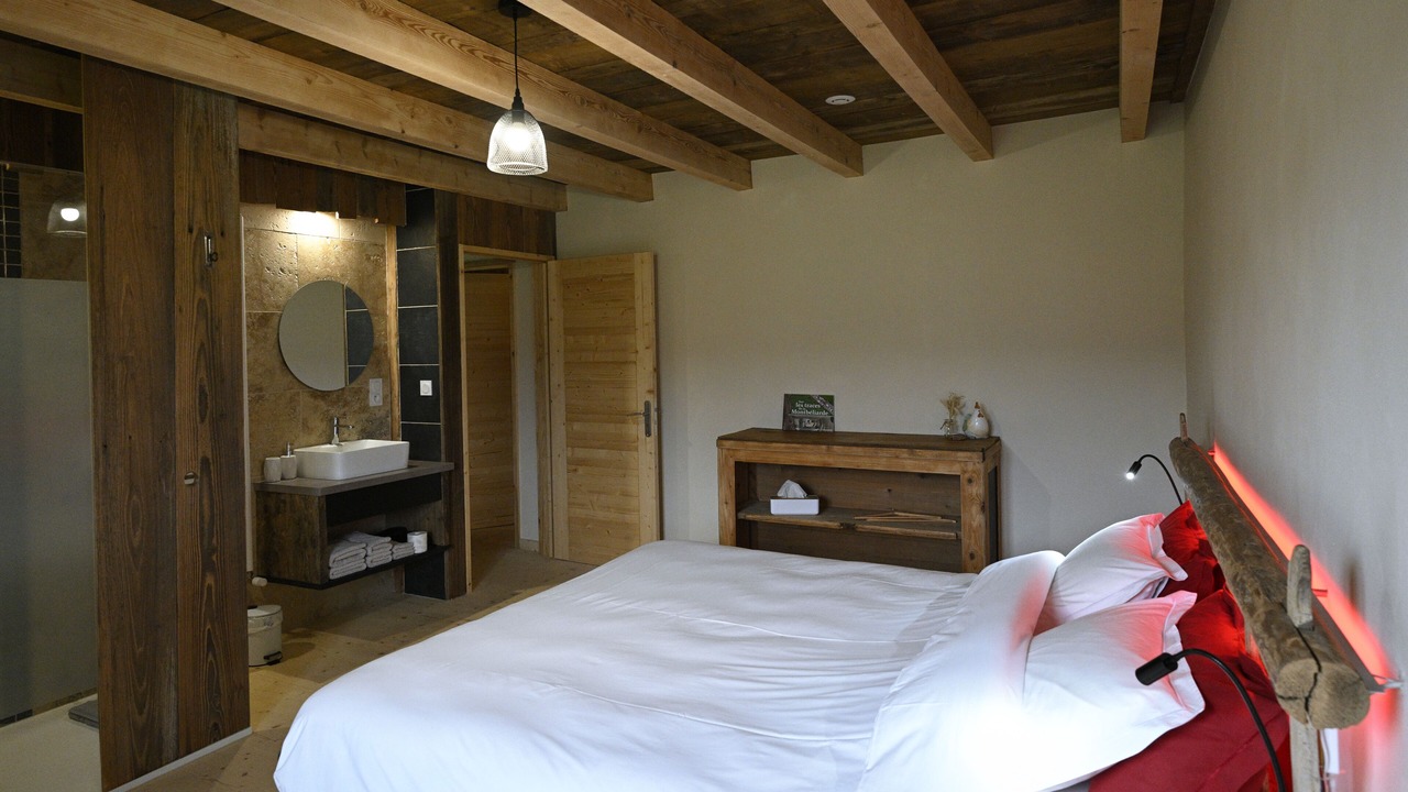 Photo of Bedroom in Guyans-Vennes
