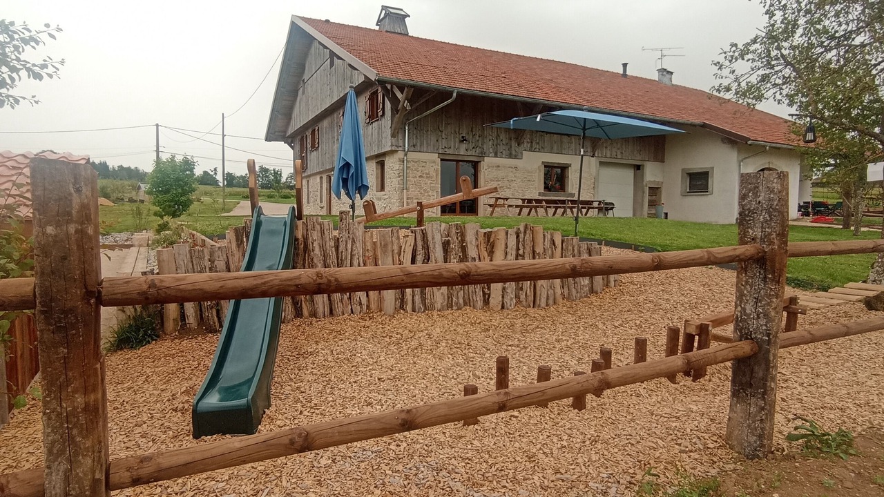 Photo of Others in Guyans-Vennes