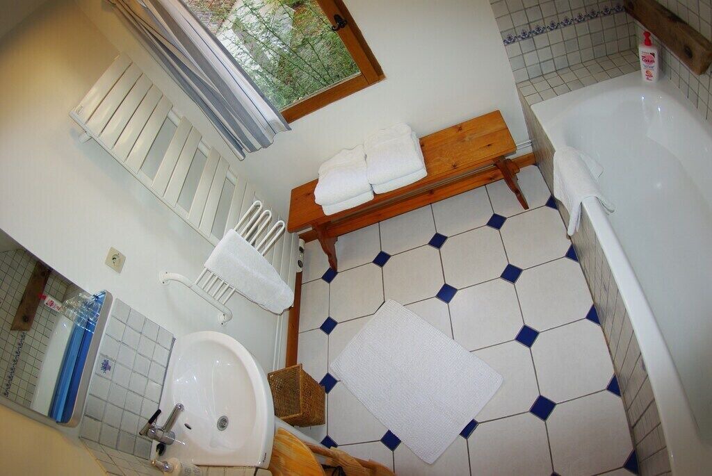 Photo of Bathroom in Accolay