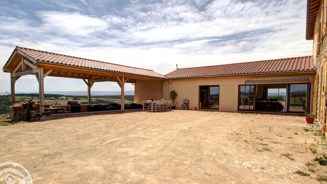 Photo of Patio Balcony in Pinay