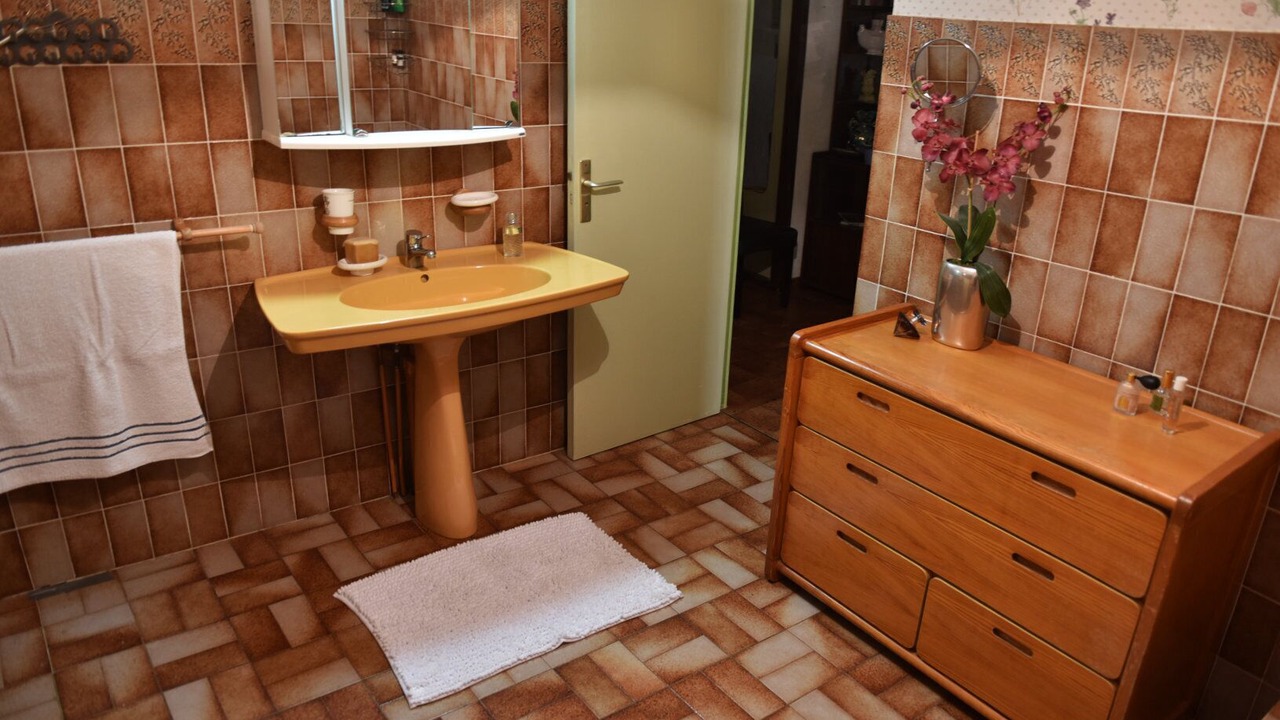 Photo of Bathroom in Malleloy