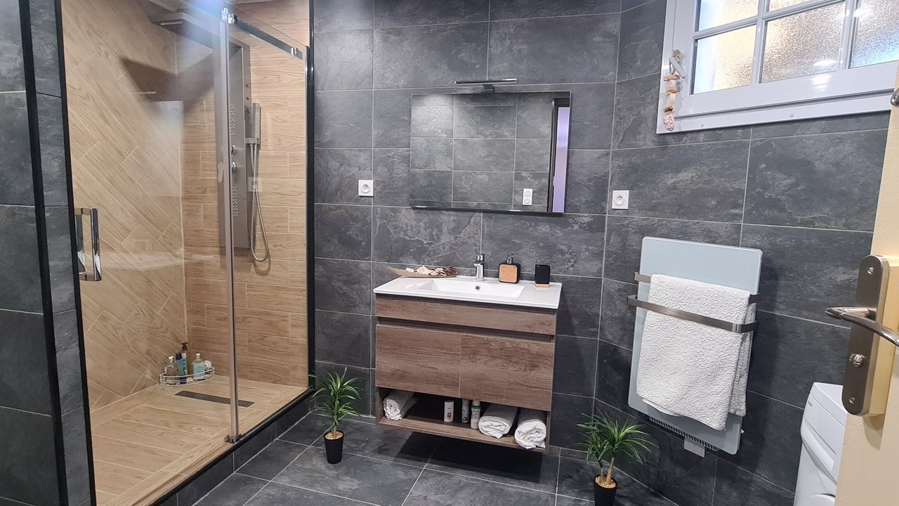 Photo of Bathroom in Chatenoy-le-Royal
