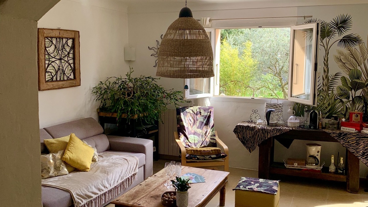 Photo of Livingroom in Saint-Pierre-de-Vassols