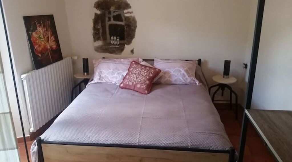 Photo of Bedroom in Labastide-sur-Besorgues
