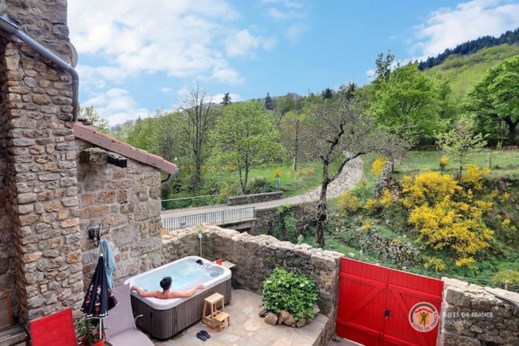 Photo of Outdoor in Labastide-sur-Besorgues
