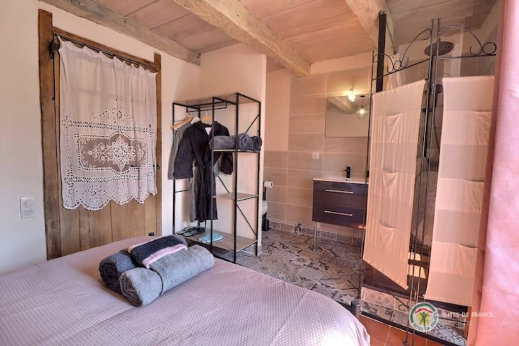 Photo of Bedroom in Labastide-sur-Besorgues