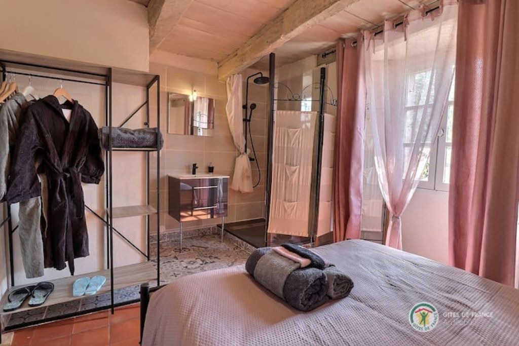 Photo of Bedroom in Labastide-sur-Besorgues