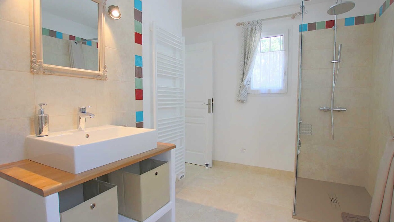Photo of Bathroom in Faucon
