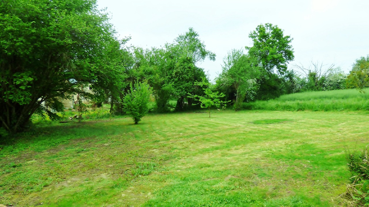 Photo of Outdoor in Perroy