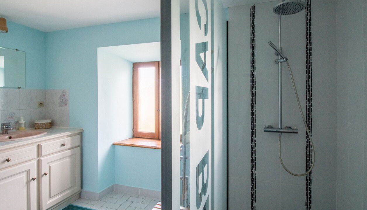 Photo of Bathroom in Saint-Antheme