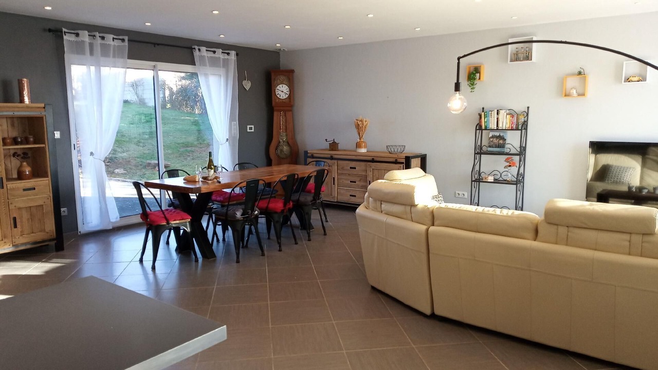 Photo of Livingroom in La Chapelle-sous-Brancion