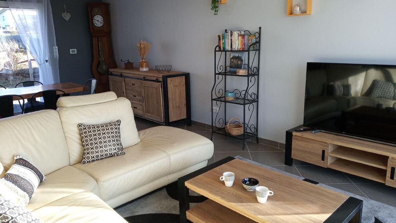 Photo of Livingroom in La Chapelle-sous-Brancion