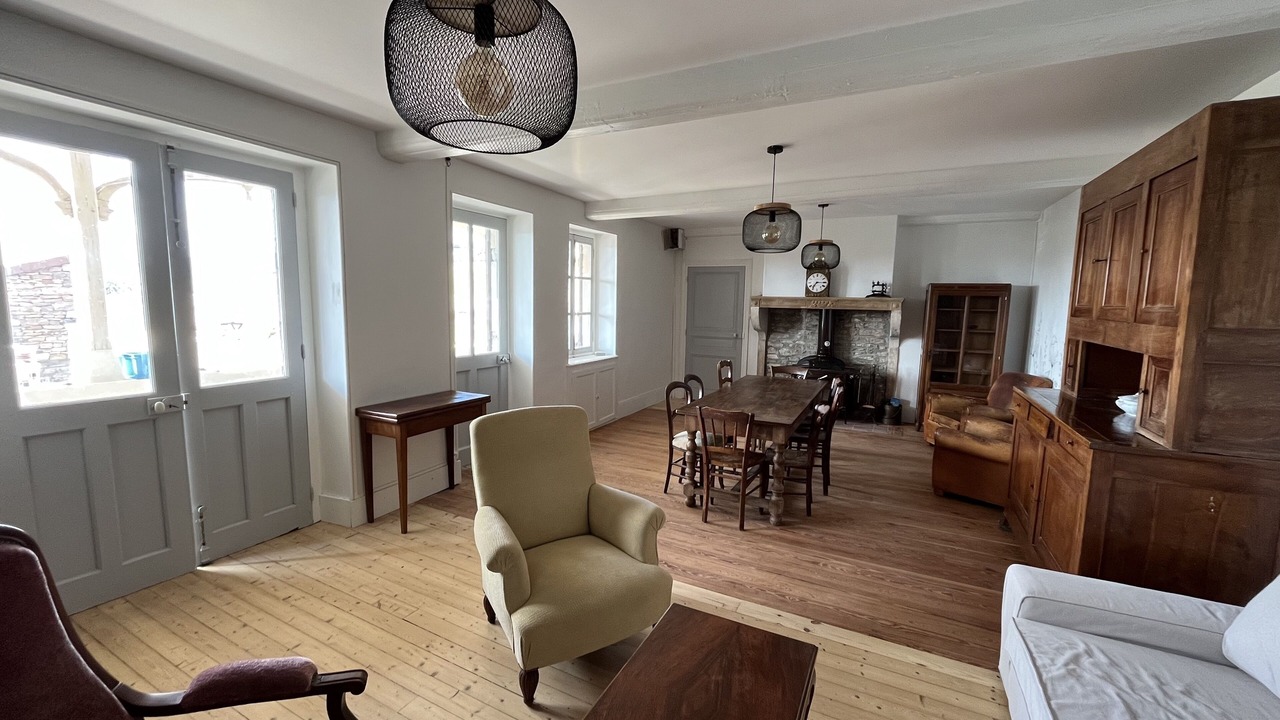 Photo of Livingroom in Berze-la-Ville