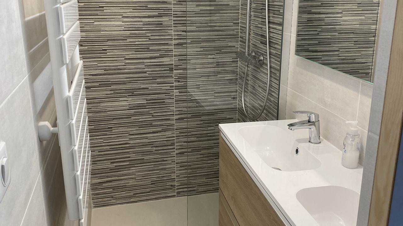 Photo of Bathroom in Plaisians