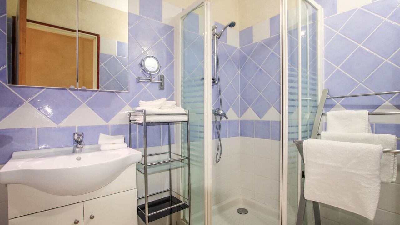 Photo of Bathroom in Rousset-les-Vignes