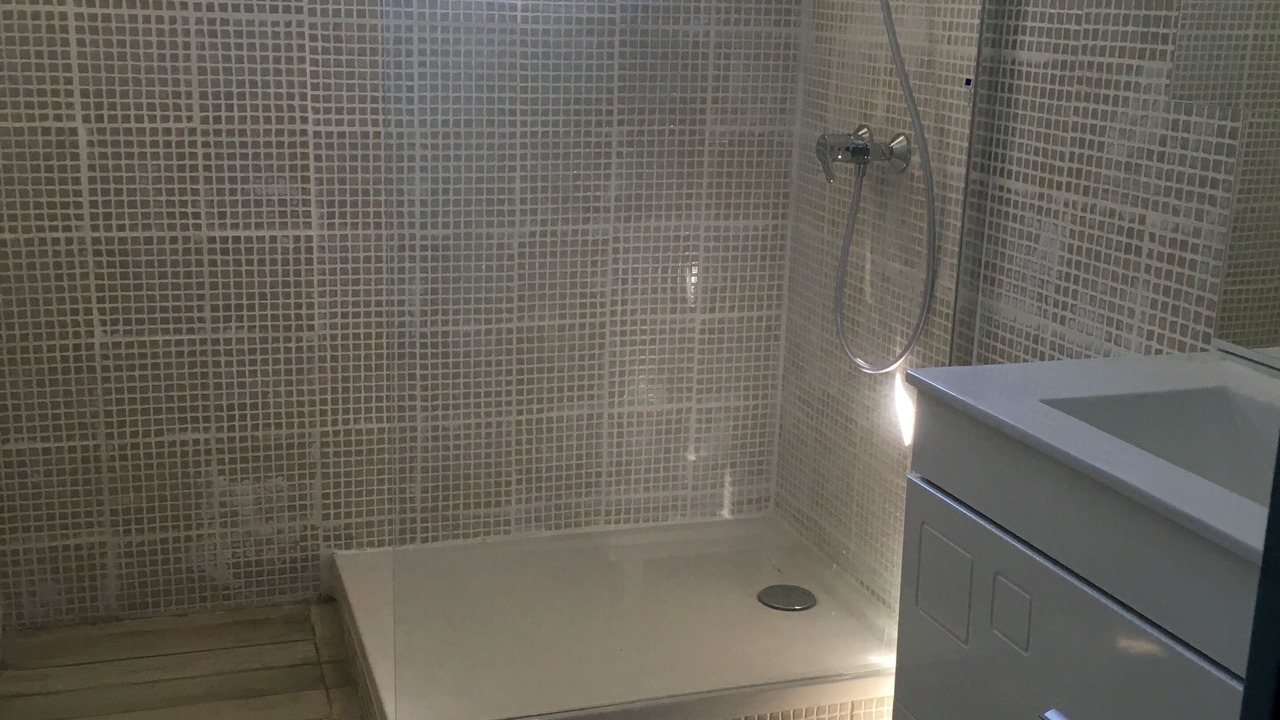 Photo of Bathroom in Caromb