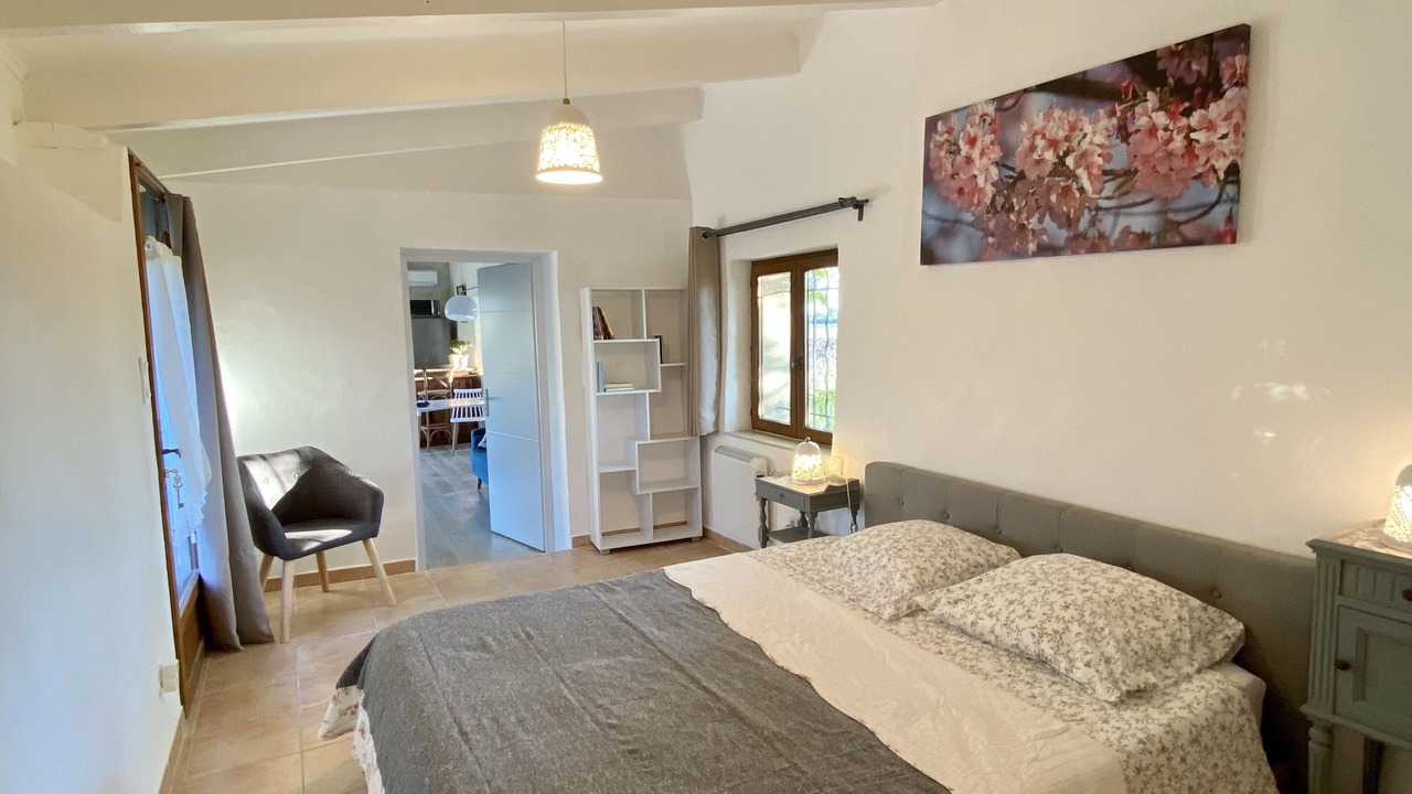 Photo of Bedroom in Violes