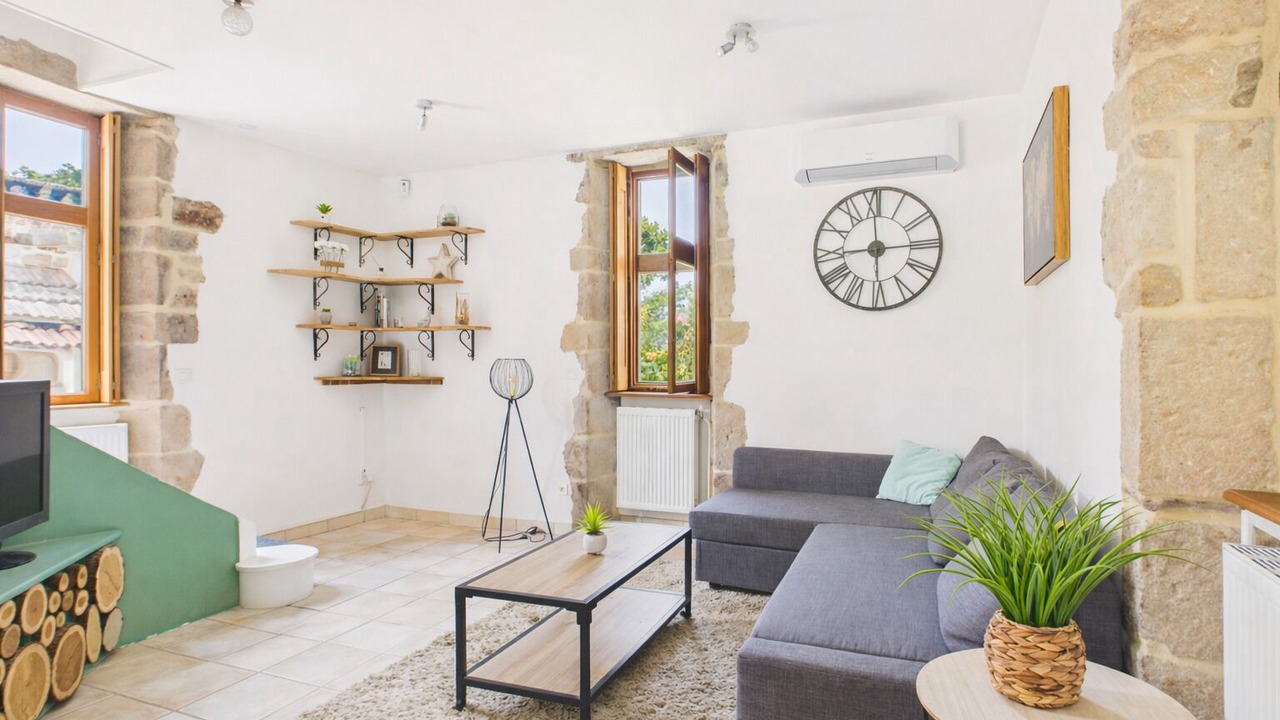 Photo of Livingroom in Largentiere