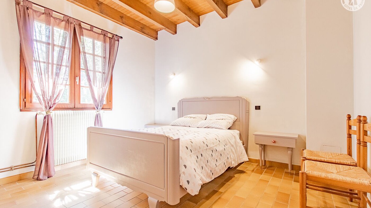 Photo of Bedroom in Pierre-de-Bresse