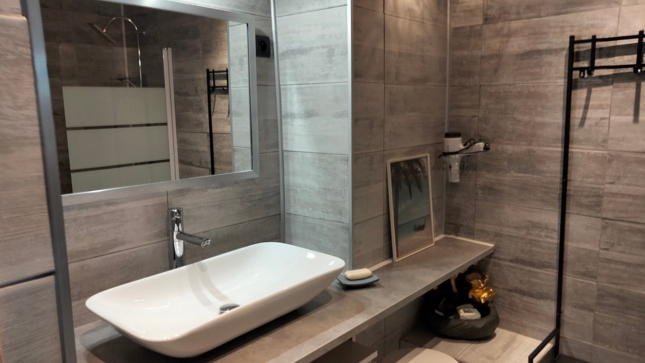 Photo of Bathroom in Vorey