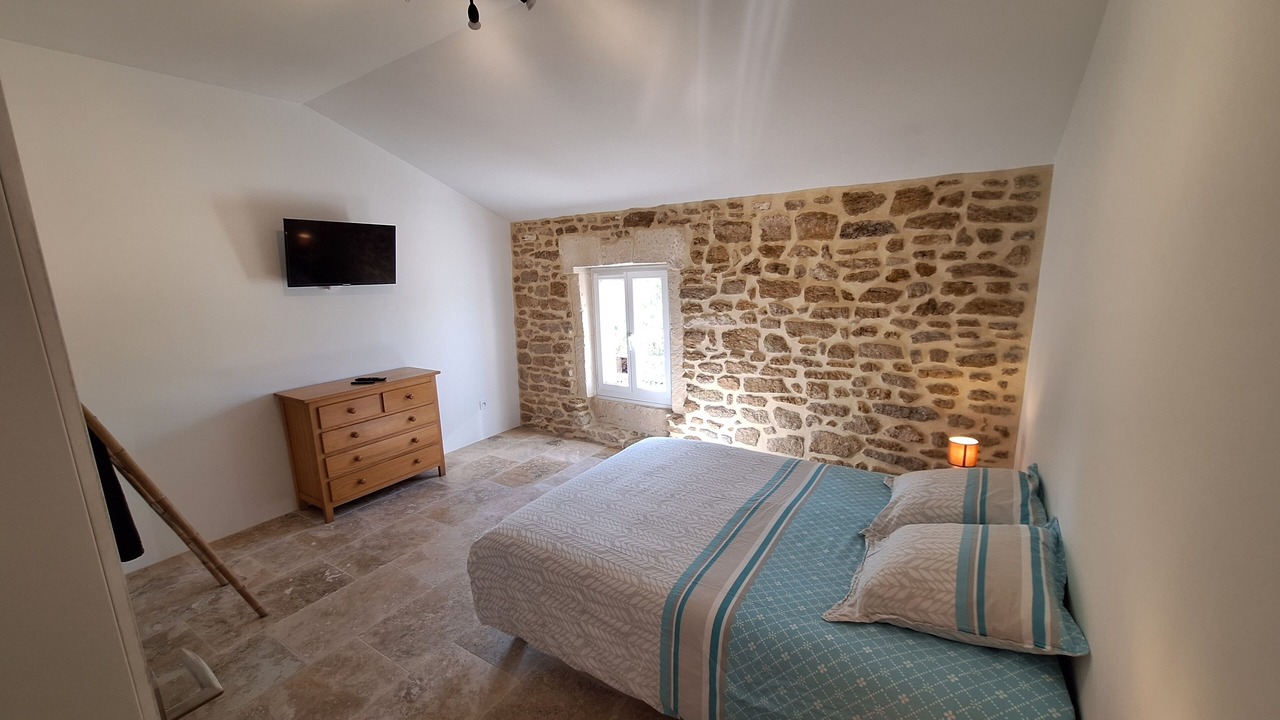 Photo of Bedroom in Suze-la-Rousse