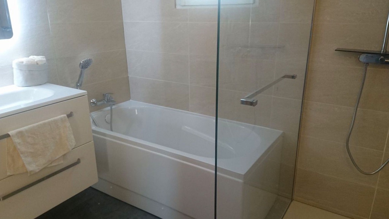 Photo of Bathroom in Saint-Pierre-de-Vassols