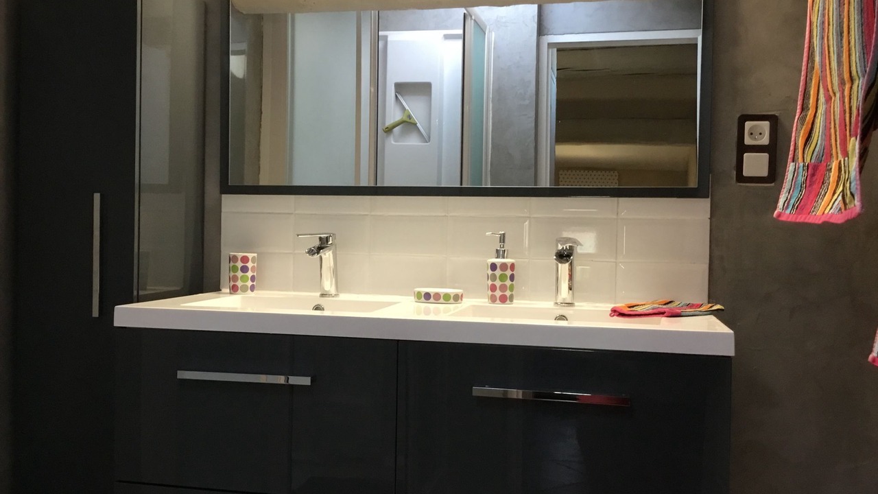 Photo of Bathroom in Saint-Pierre-de-Vassols